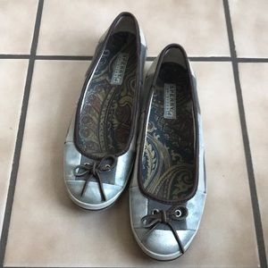 Sperry slip on flats